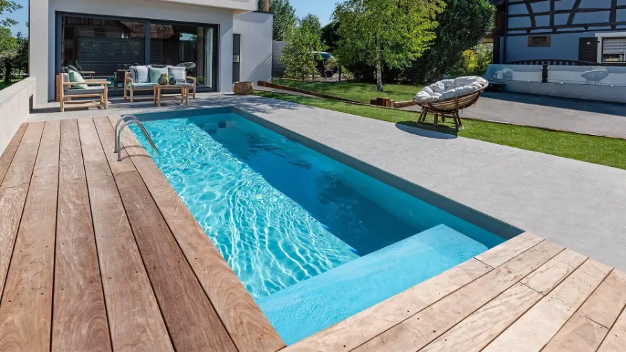 Instalación de césped y remodelación de tu piscina